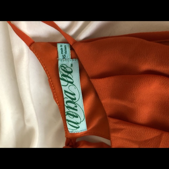 Dresss - Picture 2 of 2